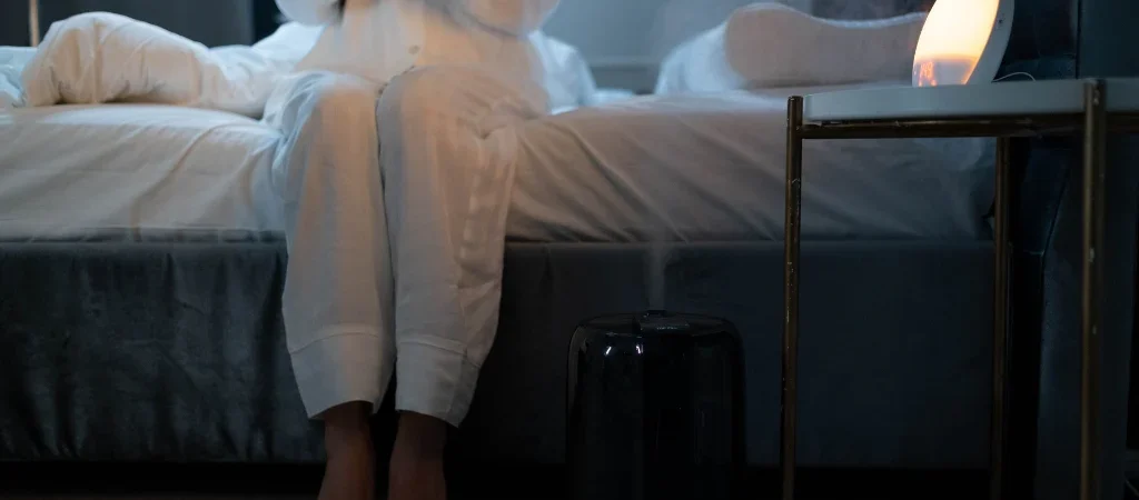 Why Bedroom Humidity Rises at Night — Overnight Moisture Build-Up, Poor Airflow, and Morning Condensation