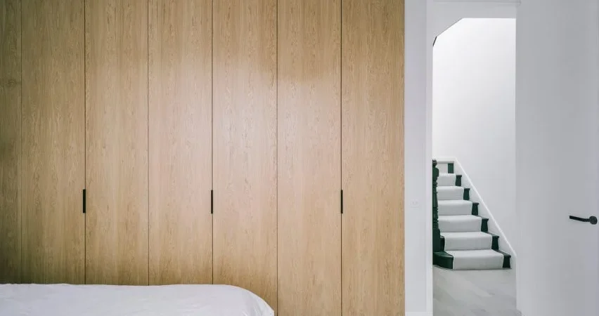 Damp Walls Behind a Wardrobe: Hidden Moisture, Trapped Humidity, and Why It Happens