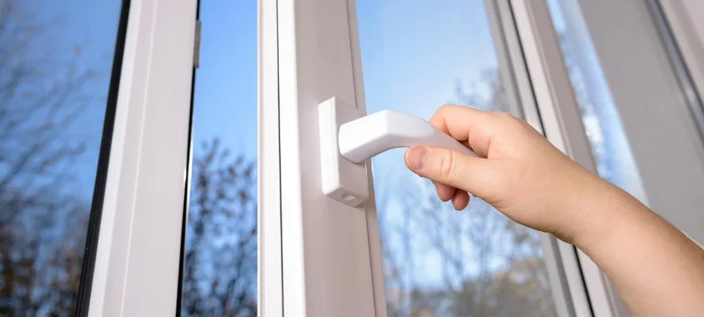 Does Opening Windows in Winter Actually Lower Indoor Humidity and Reduce Condensation?