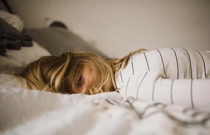 Why You Feel Tired in a Closed Bedroom: The CO2 Sleep Quality Connection