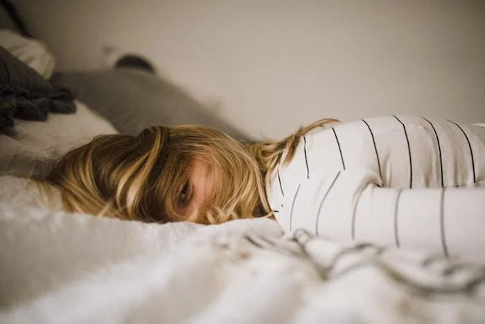 Why You Feel Tired in a Closed Bedroom: The CO2 Sleep Quality Connection